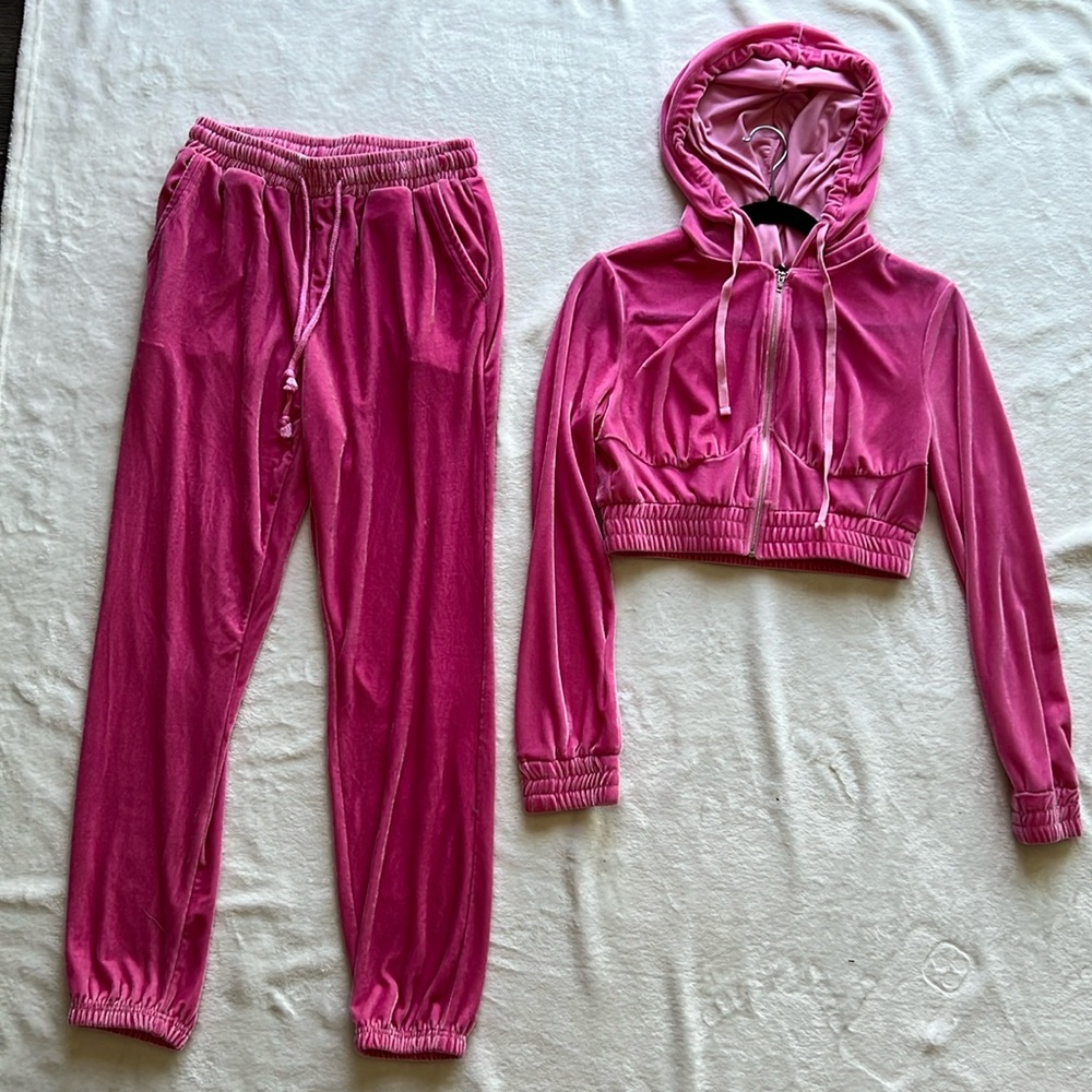Hooded velvet jacket and drawstring waist sweatpants set